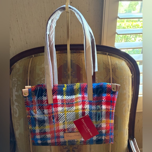 Dooney & Bourke Handbags - Dooney & Bourke “Chatham” Tote Nwt